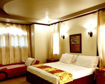 Tagaytay Farm Hills 500+ sq m House In Gated Res'd'l Area, family friendly+pool - Silang - Bedroom