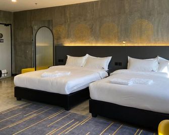 Sri Indar Hotel & Suites - Parit Buntar - Bedroom