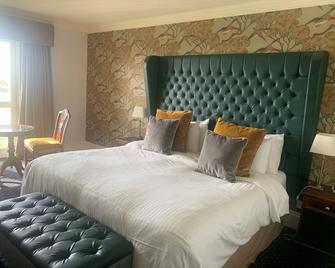 New House Country Hotel - Caerphilly - Ložnice