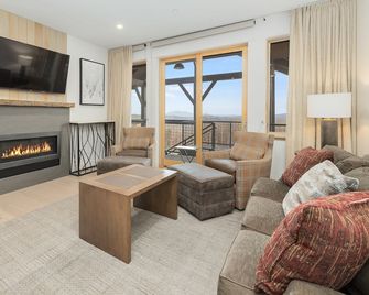Mountainside Luxury 2-Level Condo at Okemo. Ski-In/Out. - Ludlow - Soggiorno