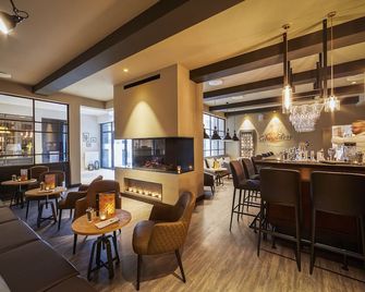 Küstenperle Strandhotel & Spa - בוסום - בר