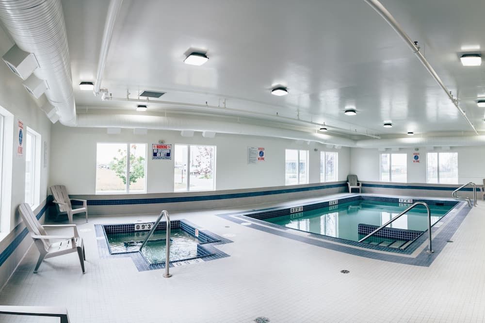 Motel 6 Airdrie Ab - Airdrie - Zwembad
