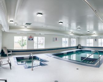 Motel 6 Airdrie Ab - Airdrie - Zwembad