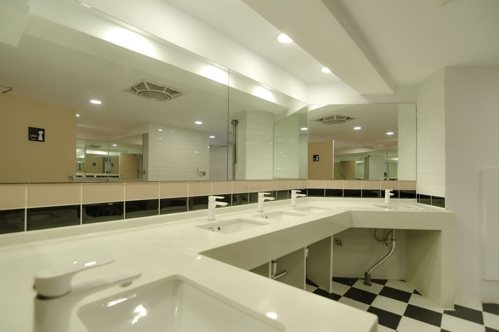 فلاي إن هوستل