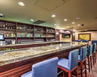 Free Onsite Parking, Santa Fe King Non Smoking Room at Edgewater Casino Resort - Laughlin - Bar