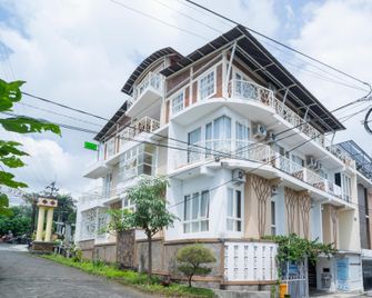 Urbanview Hotel Omah Anin Batu - Malang - Rakennus