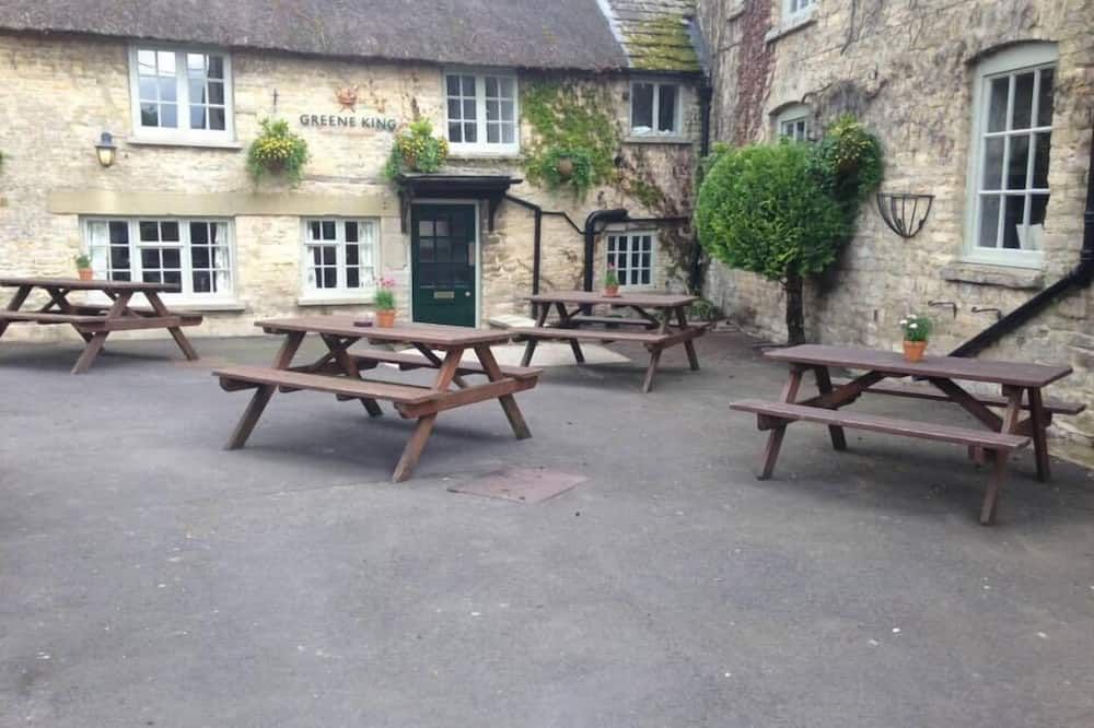 The Bell Inn - Witney - Patio