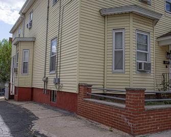 Cozy Get Away Somerville - Somerville - Building