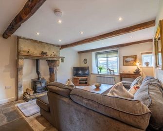 Westside Cottage, Newby, Clapham, Yorkshire Dales National Park, Famous Three Peaks, Near The Lake District, Pets are Welcome - Clapham (Lancashire) - Living room