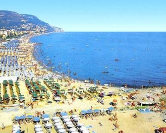 Residence i Morelli - Pietra Ligure - Пляж