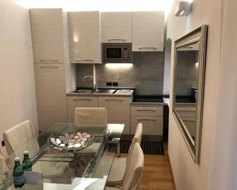White Residence Apartment - Riva del Garda - Keittiö
