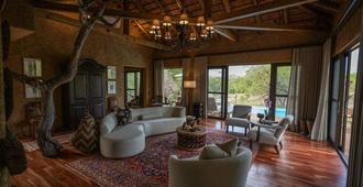 Jabulani Safari - Hoedspruit - Living room