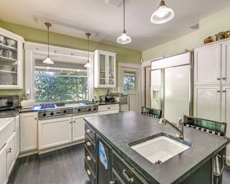Historic Auburn House on 37 Acres with Private Lake! - Auburn - Kitchen