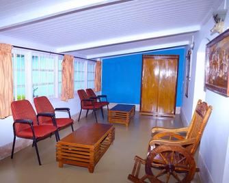 Celestial Resorts - Kotagiri - Sala de estar