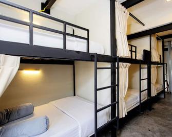 Nomad Life Hostel Pattaya - Jomtien - Schlafzimmer
