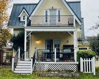 Unique 3-bedroom Artist Farmhouse in Pleasant Harrisburg for Relaxing Retreats - Harrisburg - Edificio