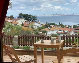 Elisa Butik Otel - Büyükada - Balkon