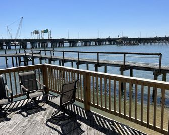 The Boat House - Water Front, WiFi, Pet Friendly home - Norfolk - Balcony