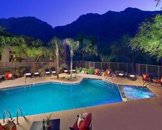 2nd Floor Corner Condo - Magnificent Mountain View with many windows to enjoy - Catalina Foothills - Pool