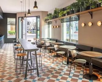 Boutique Californian Suite - Your Yosemite Cultural Escape @ El Capitan - Merced - Bar