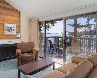 Cozy Harborside Stay | Secluded Orcas Island Getaway- Harborside 2460 - Eastsound - Вітальня
