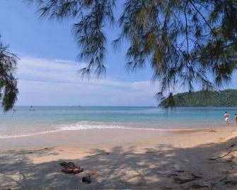 Heaven Beach Resort & Art - Ko Payam - Strand