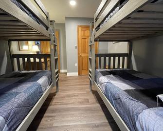 Amazing Views, Peaceful Surroundings, Yet Minutes From All The Fun. 3/2 - Intervale - Schlafzimmer
