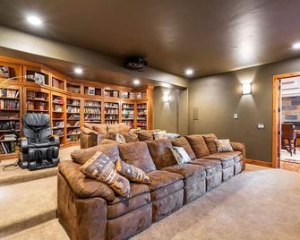 Off Grid Luxury Experience - Green Mountain Falls - Lounge