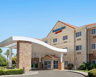 Fairfield Inn by Marriott Visalia Sequoia - Visalia - Building
