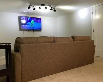 Newly Remodeled 3-Bedroom Home - Cheyenne - Living room