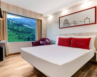 Red Fox by Lemon Tree Hotels, Neelkanth - Shivpuri - Bedroom
