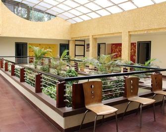 Cool Palace Hotels - Nashik - Balkon