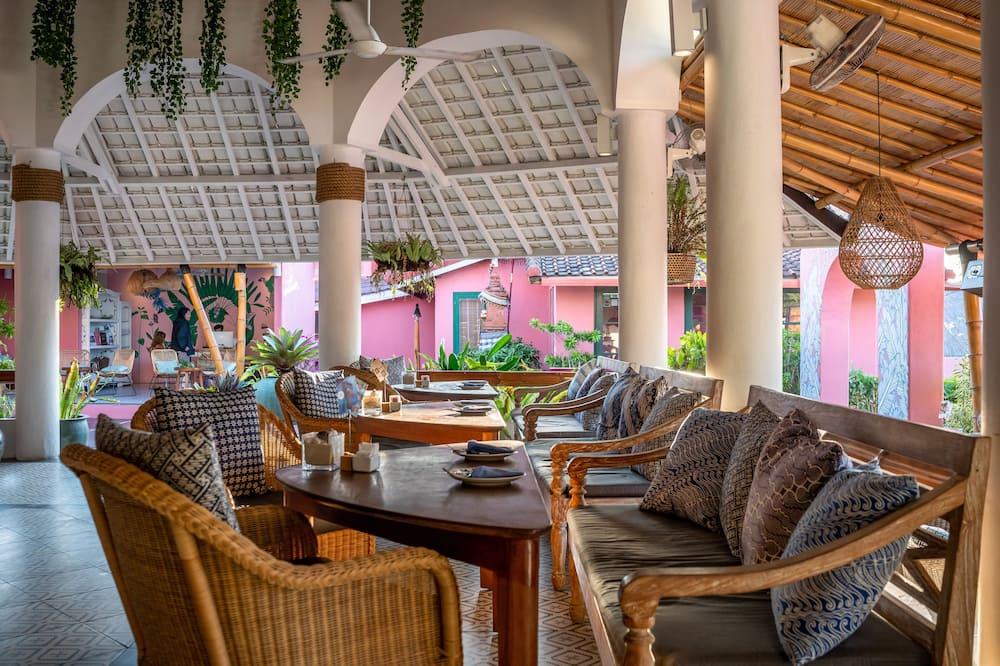PinkCoco Uluwatu - Constant Surprises & for Cool Adults Only - South Kuta - מסעדה