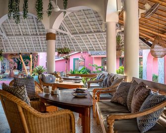 PinkCoco Uluwatu - Constant Surprises & for Cool Adults Only - South Kuta - מסעדה