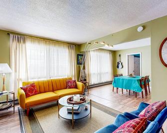 Lake View Cottage Retreat - Bemus Point - Living room