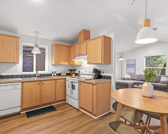 Modern Cabin - (Pine) - Dunsmuir - Cocina
