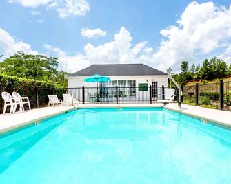 Baymont by Wyndham Grenada - Grenada - Pool