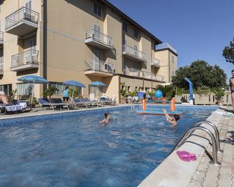 Hotel La Darsena - Passignano sul Trasimeno - Pool