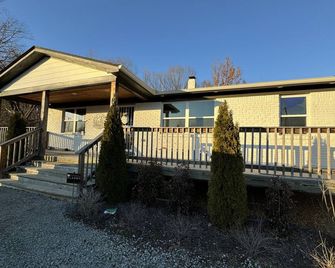 Hillside farmhouse Located on 50 acres - Collierville - Gebäude