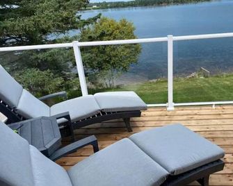 Luxury Mill River waterfront cottage w/ fireplace - O'Leary - Balcony