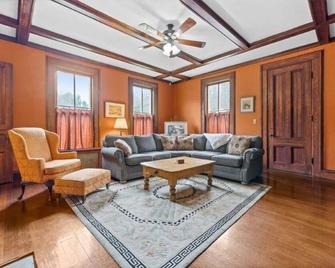 Northern Lake George Home And Cottage Near Beach, Boat Launch And Brook - Hague - Sala de estar
