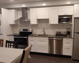 Superb Apartment in Montreal - Montreal - Kitchen