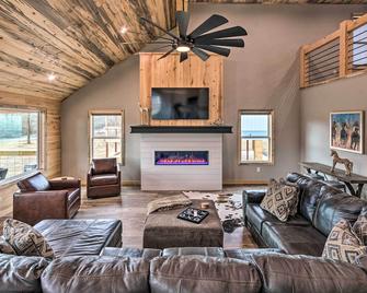 Upscale Riverfront Home with Beach and Fire Pit! - Glenwood - Living room