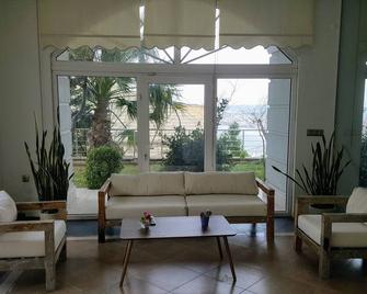Raya Wonderful Sea View, Swimming Pool And City Center..8+1 500 Sq Private Villa - Büyükçekmece - Wohnzimmer