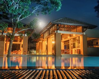 LUXTORI Arugambay - In-house guests are entitled to a 10 percent off at Cilantro Restaurant, Bloom Cafe, and Zeste Bar Lounge - Arugam - Pool