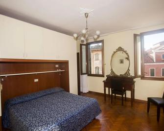 Hotel Dalla Mora - Venecia - Habitación