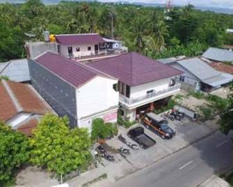 Sacca Residence & Resto - Waingapu - Building