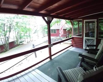 #7 Adirondack@Birchwood Cottages on Loon Lake. Family Friendly Waterfront - Chestertown - Патіо