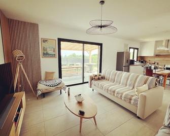 Casa Lamaghjone - Villa T4 avec piscine chauffée à 3,5km de la mer - Aléria - Salon