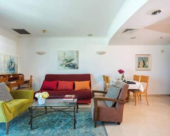 Stylish Apt Balcony View by Sea N' Rent - Tel Aviv - Living room